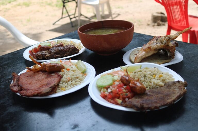 Los Roque, destino culinario mágico en Apopa