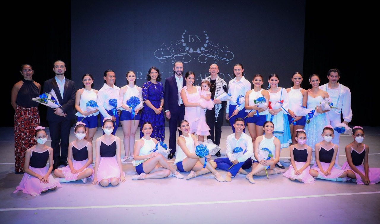 Primera Dama, Gabriela de Bukele, presenta la compañía del Ballet Nacional de El Salvador