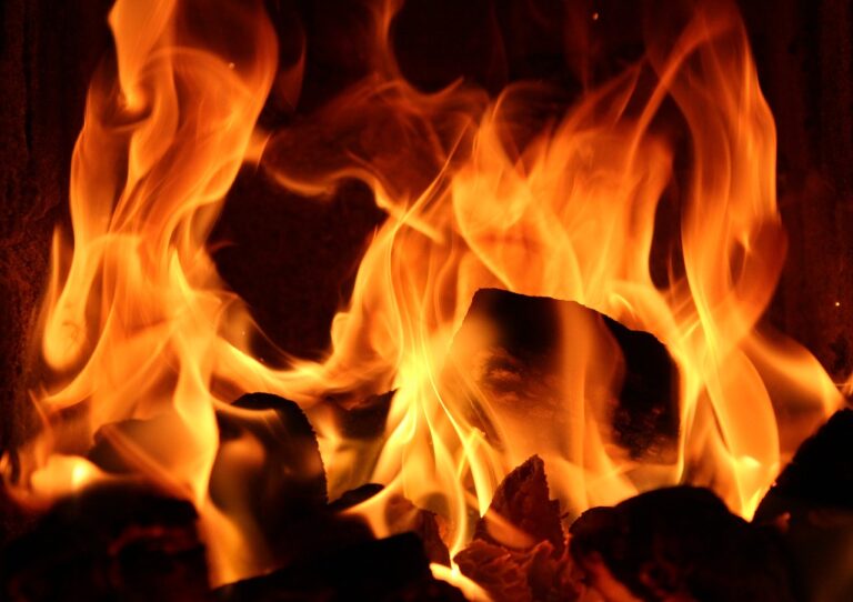 Hombre sufre graves quemaduras tras un incendio en una habitación de motel