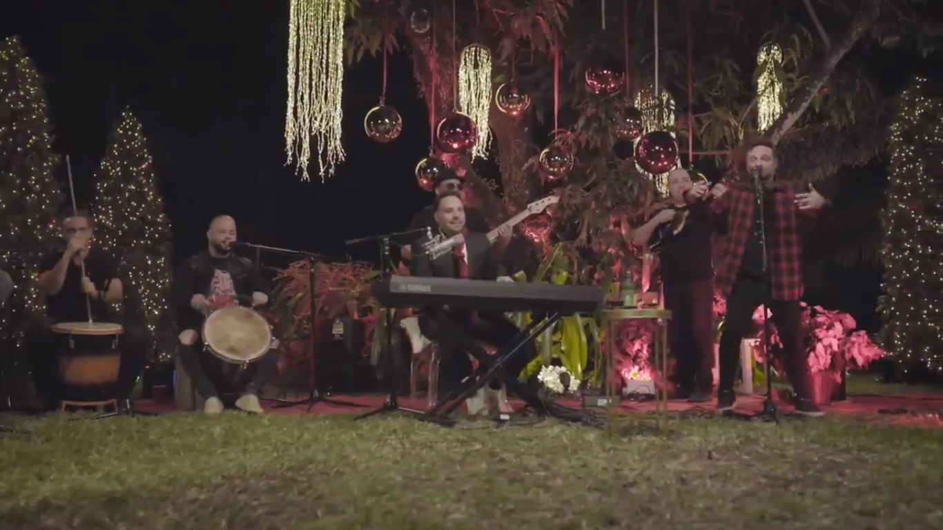 El dúo SanLuis toca las fibras de sus seguidores con el estreno de su Especial de Navidad