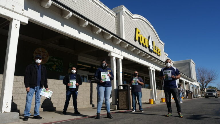 Trabajadores de Tienda Food 4 Less protestan en Palmdale para exigir su cierre temporal y mayor protección
