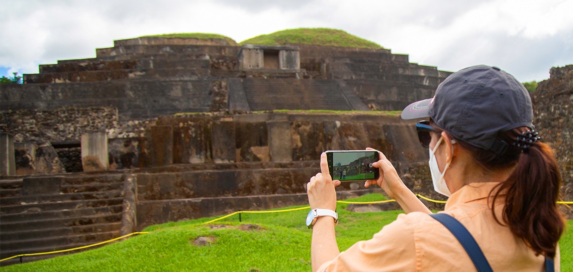 Turistas salvadoreños disfrutan del reinicio del Parque Arqueológico Tazumal