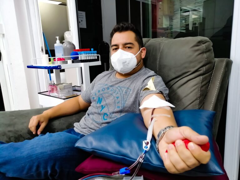 Hospital El Salvador invita a recuperados de COVID-19 a donar de plasma para salvar la vida de más pacientes