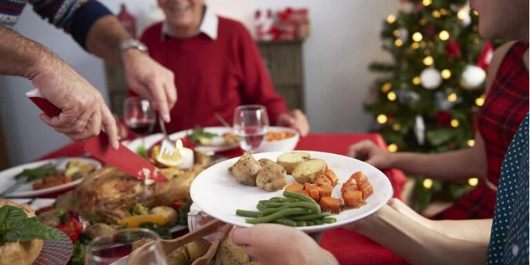 Consejos para abordar las comidas navideñas de manera saludable
