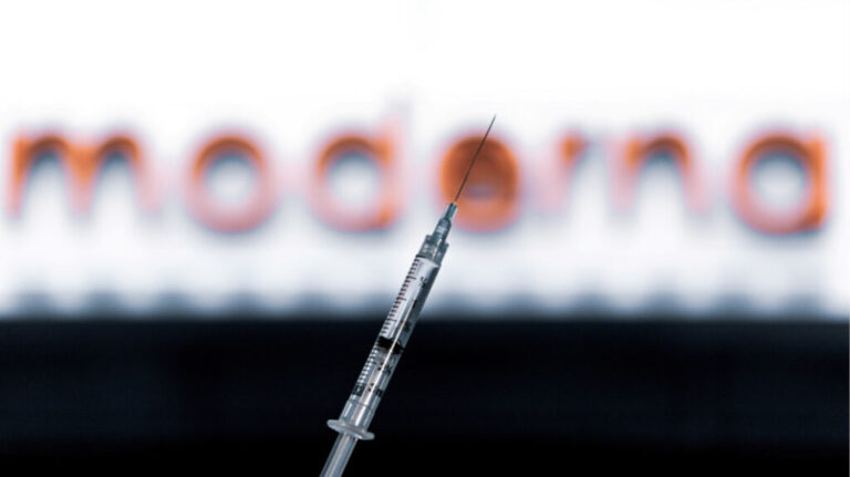 Reino Unido autoriza la vacuna de Moderna contra el COVID-19