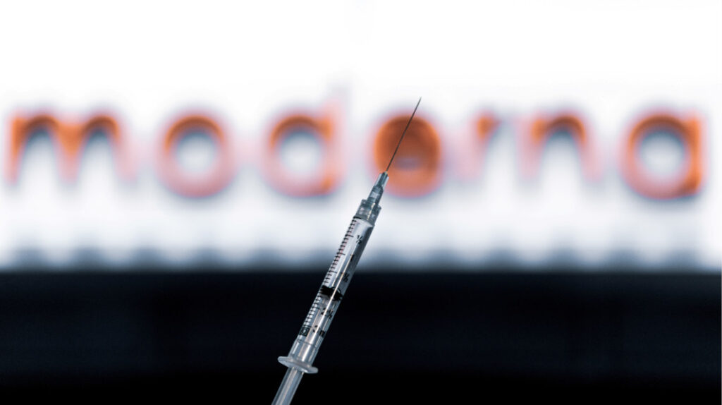 Moderna realizará pruebas para determinar si su vacuna protege contra la nueva cepa