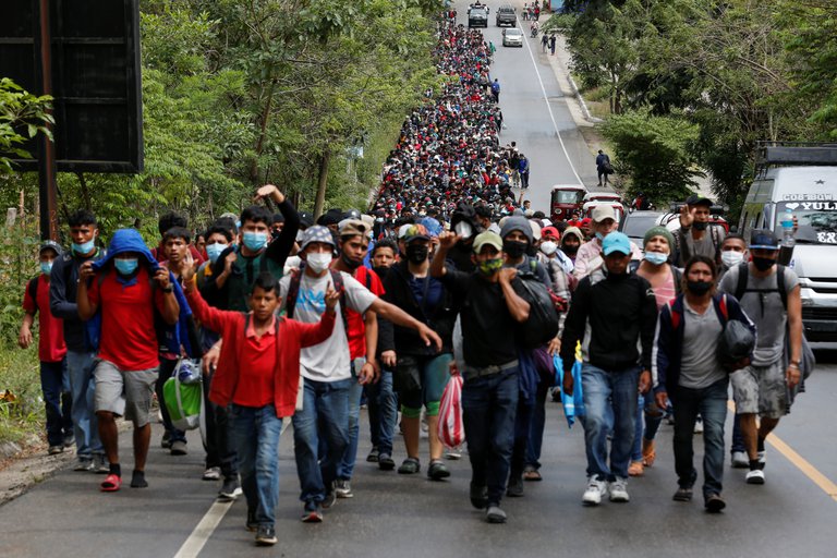 Más de 300 personas migrantes detenidas en Guatemala