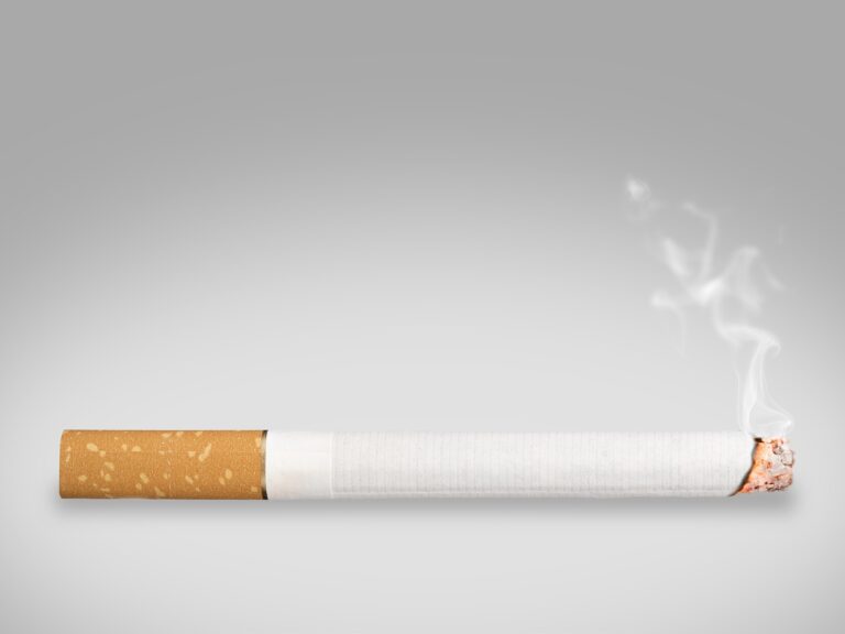 La FDA trabaja para emitir dos normas para productos del tabaco