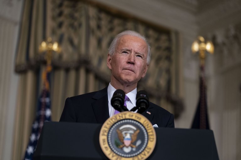 Biden considera un «gran error» eliminar el uso de mascarilla en Texas y Mississippi