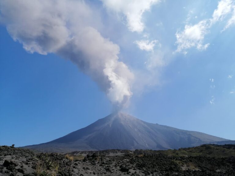 Volcán Pacaya presenta 48 horas de actividad eruptiva