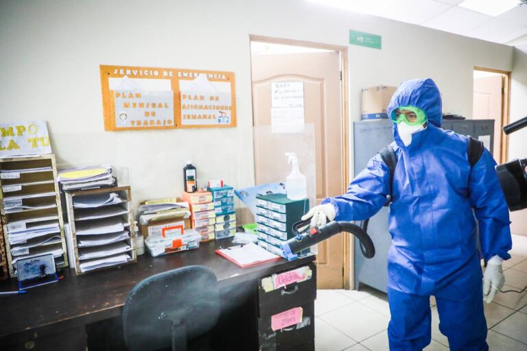 Desarrollan jornada de higienización en dos hospitales del país
