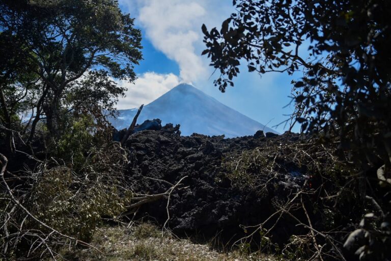 Volcán Pacaya mantiene alta actividad eruptiva