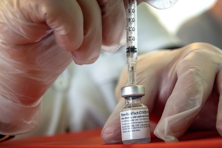 Florida vacunará a todos los mayores de 18 años a partir de abril