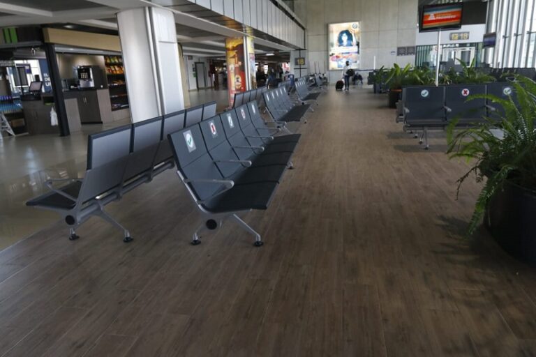 Realizan mejoras en tres salas del Aeropuerto Internacional La Aurora
