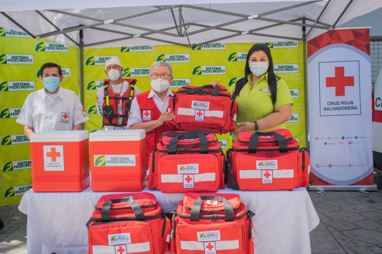 SISTEMA FEDECRÉDITO entrega donativo a Cruz Roja Salvadoreña para la ejecución de los Planes de Contingencia 2021