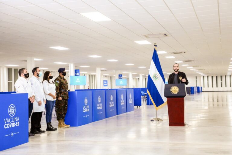 El presidente Nayib Bukele inaugura el Megacentro de Vacunación contra el COVID-19 en el hospital El Salvador
