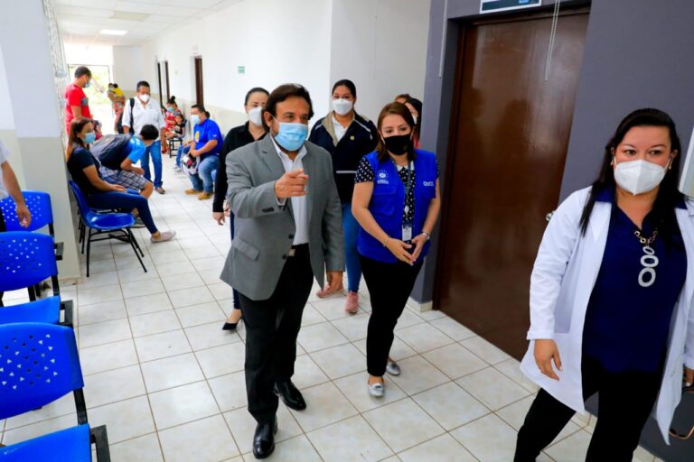 Vicepresidente Ulloa inaugura el servicio de 24 horas de atención médica en Chinameca