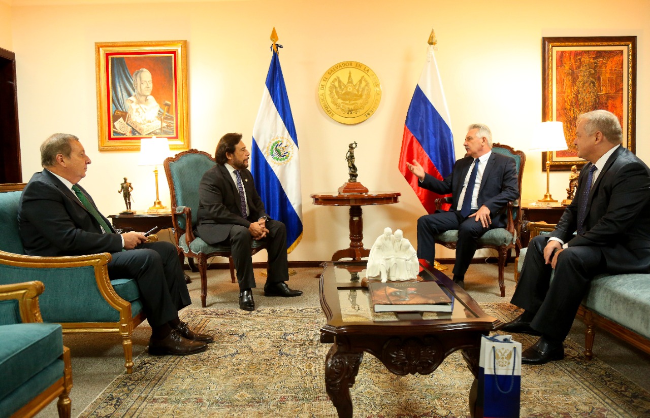Vicepresidente Félix Ulloa sostiene reunión con Embajador de Rusia