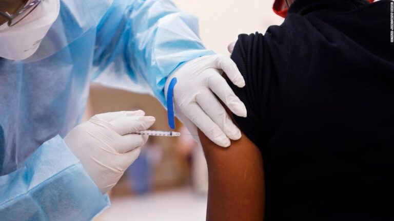 Adelantan vacunación contra el coronavirus para mayores de 75 años en la capital de Honduras