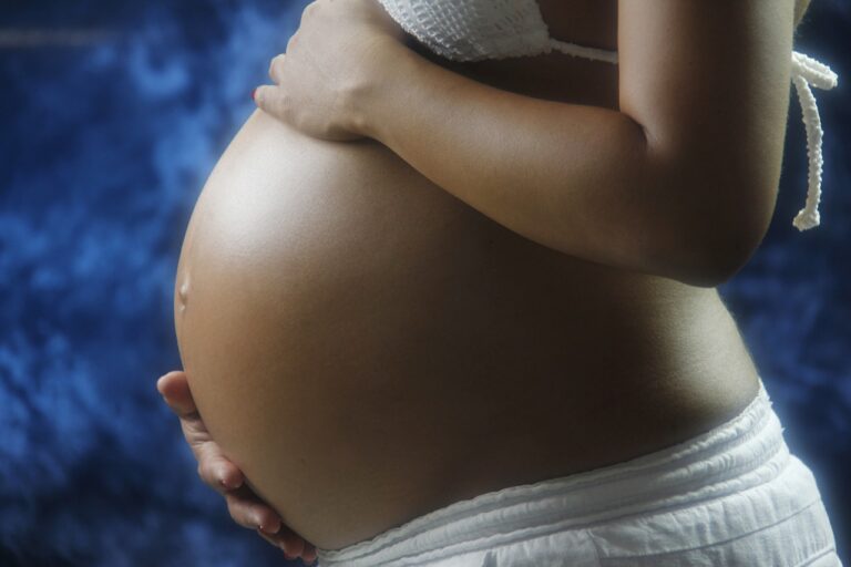 El tratamiento prenatal con esteroides puede mejorar la supervivencia y reducir las complicaciones de los bebés extremadamente prematuros