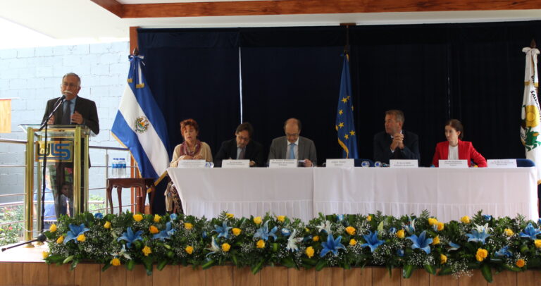 “La Unión Europea y su papel en la búsqueda de alternativas a las problemáticas socioeconómicas de la región Centroamericana.» En el marco marco del mes de Europa en El Salvador