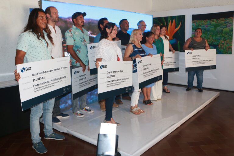 Gabinete Turístico entrega fondos no reembolsables y presenta línea de crédito Surf City para empresarios
