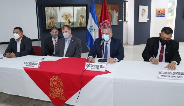 La Universidad de El Salvador firma una carta de entendimiento con la Embajada de Rusia