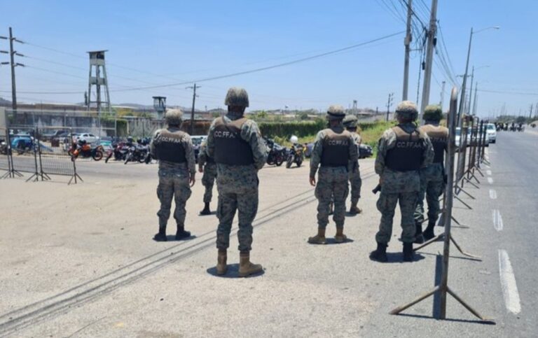 Fiscalía de Ecuador abre investigación tras enfrentamiento en una penitenciaría que dejó 116 reclusos muertos y 78 heridos