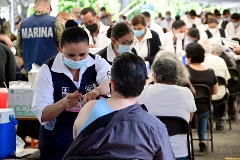 México logra vacunar a la población adulta con al menos una dosis contra el COVID-19