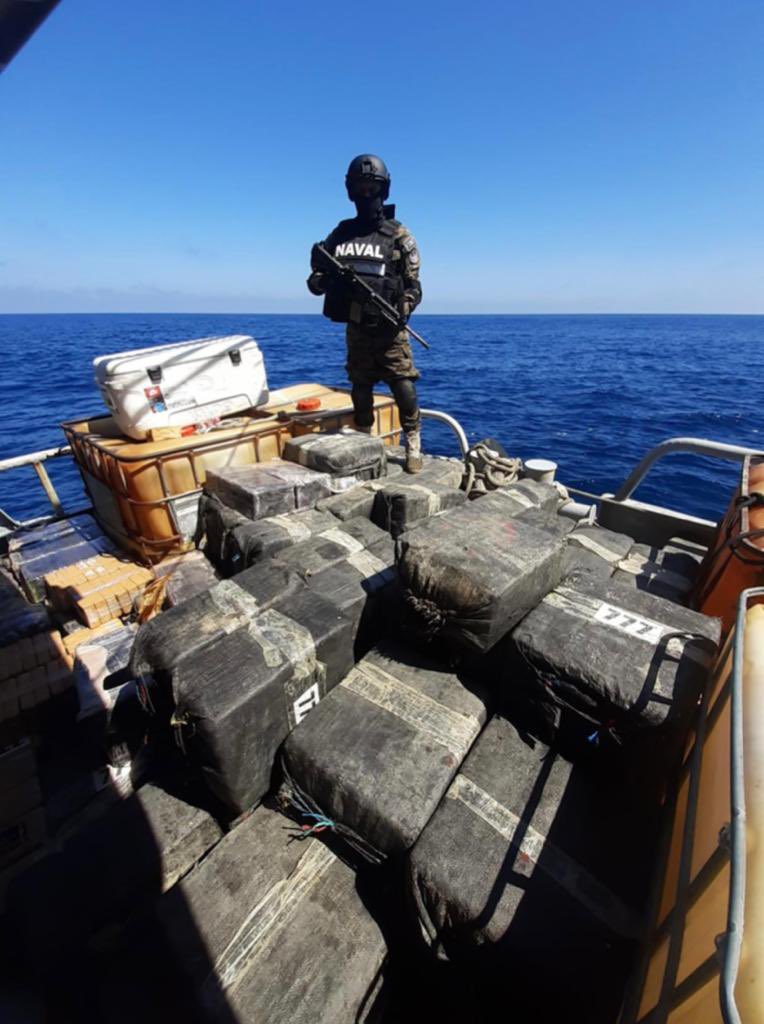 Fuerza Naval salvadoreña decomisa más de 4 mil kilogramos de droga