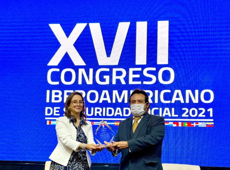 Vicepresidente Félix Ulloa, recibe reconocimiento de Organización Iberoamericana de Seguridad Social