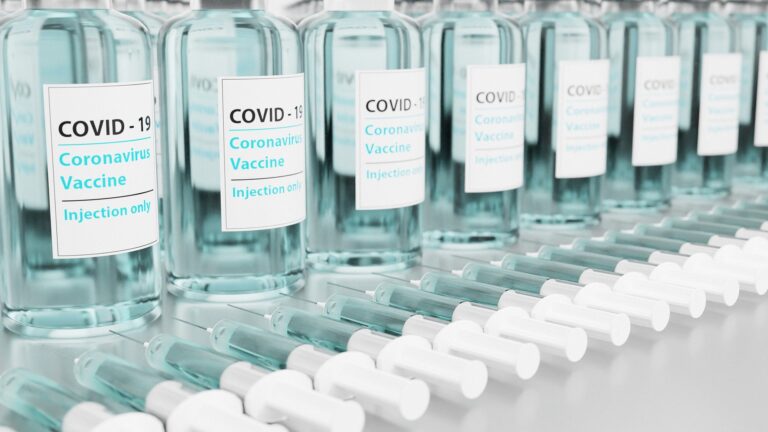 Covovax TM, nuevo fármaco aprobado por la OMS contra el COVID-19