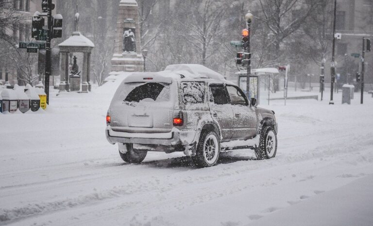 Intensas nevadas y caos provoca una tormenta invernal en el noreste de EEUU