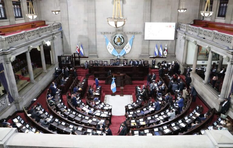 Congreso de Guatemala archiva un proyecto de ley que elevaba las penas por abortar y prohibía el matrimonio homosexual