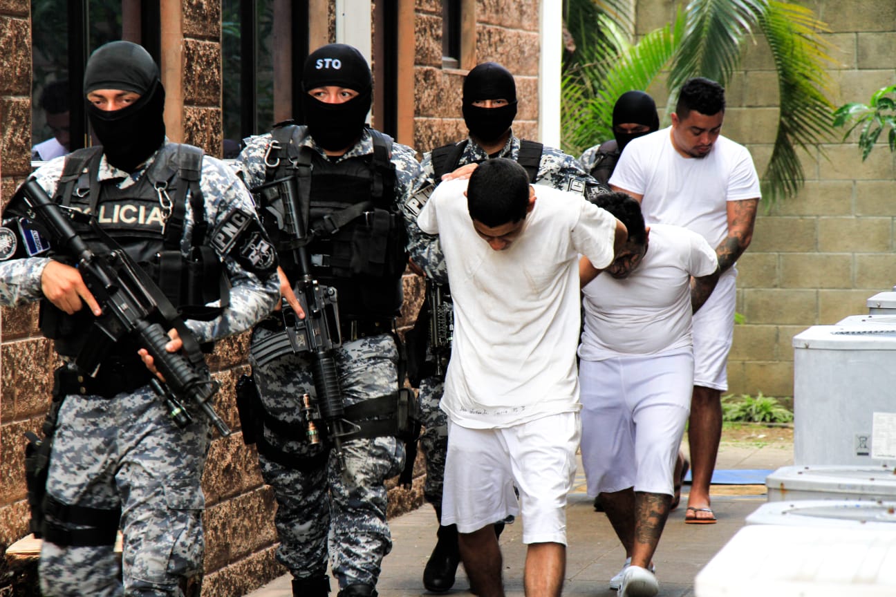 Gabinete de Seguridad presenta a tres cabecillas de pandillas capturados por homicidios y tráfico de drogas