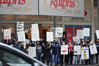 Trabajadores de UFCW llegan a acuerdo tentativo para evitar huelga en supermercados