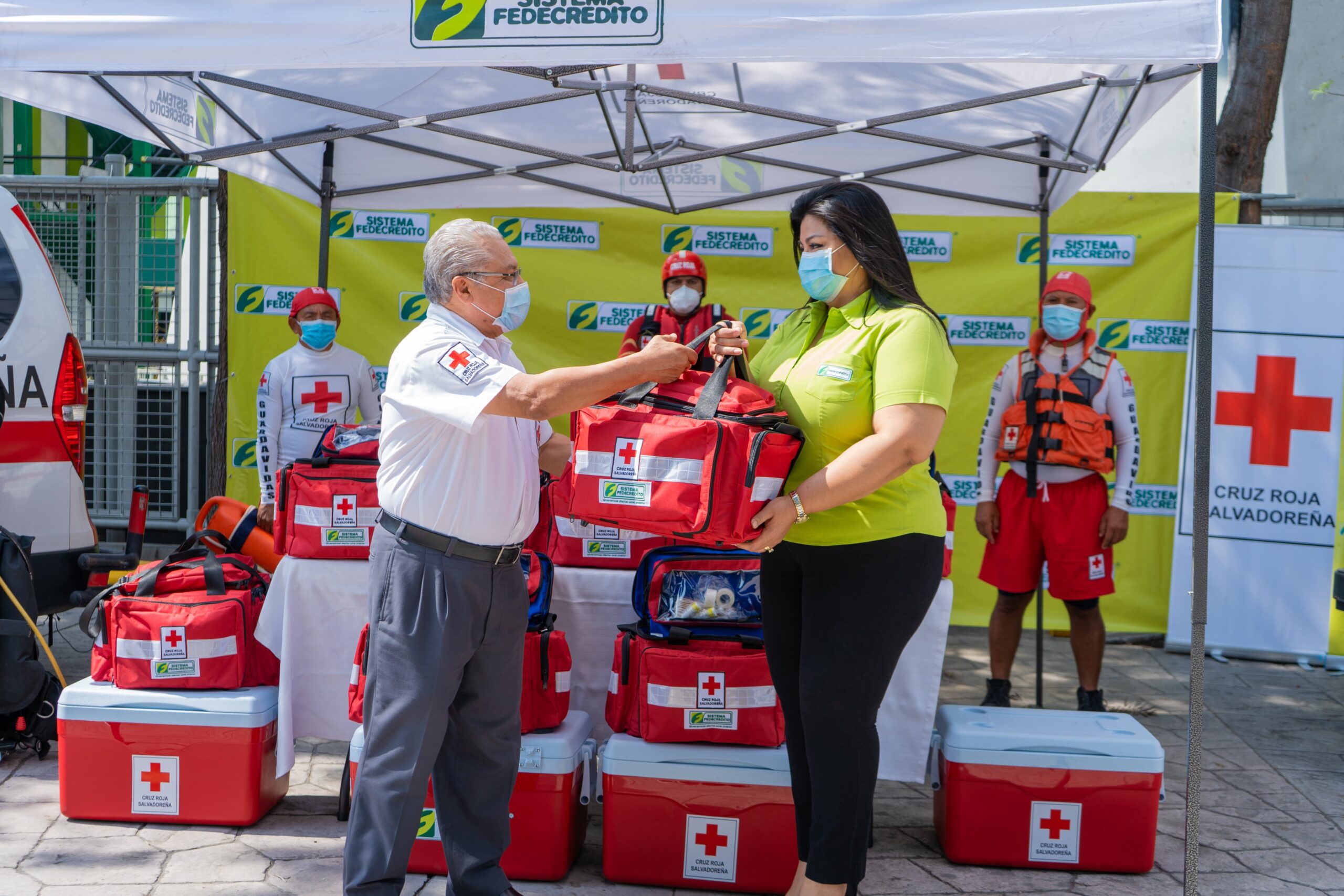 SISTEMA FEDECRÉDITO entrega importante donativo a Cruz Roja Salvadoreña para apoyar los Planes de Contingencia 2022
