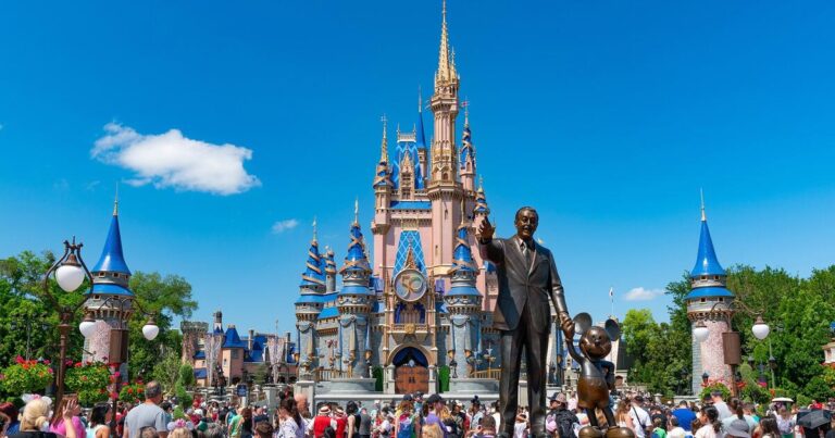 El Congreso de Florida aprueba eliminar el estatus especial de autogobierno de Walt Disney
