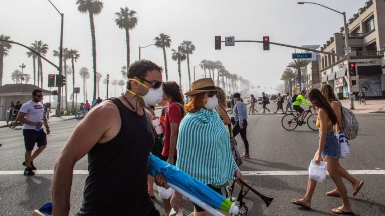 Salud pública del Condado de Los Ángeles pide prevenir contagios de covid-19 en vacaciones de primavera