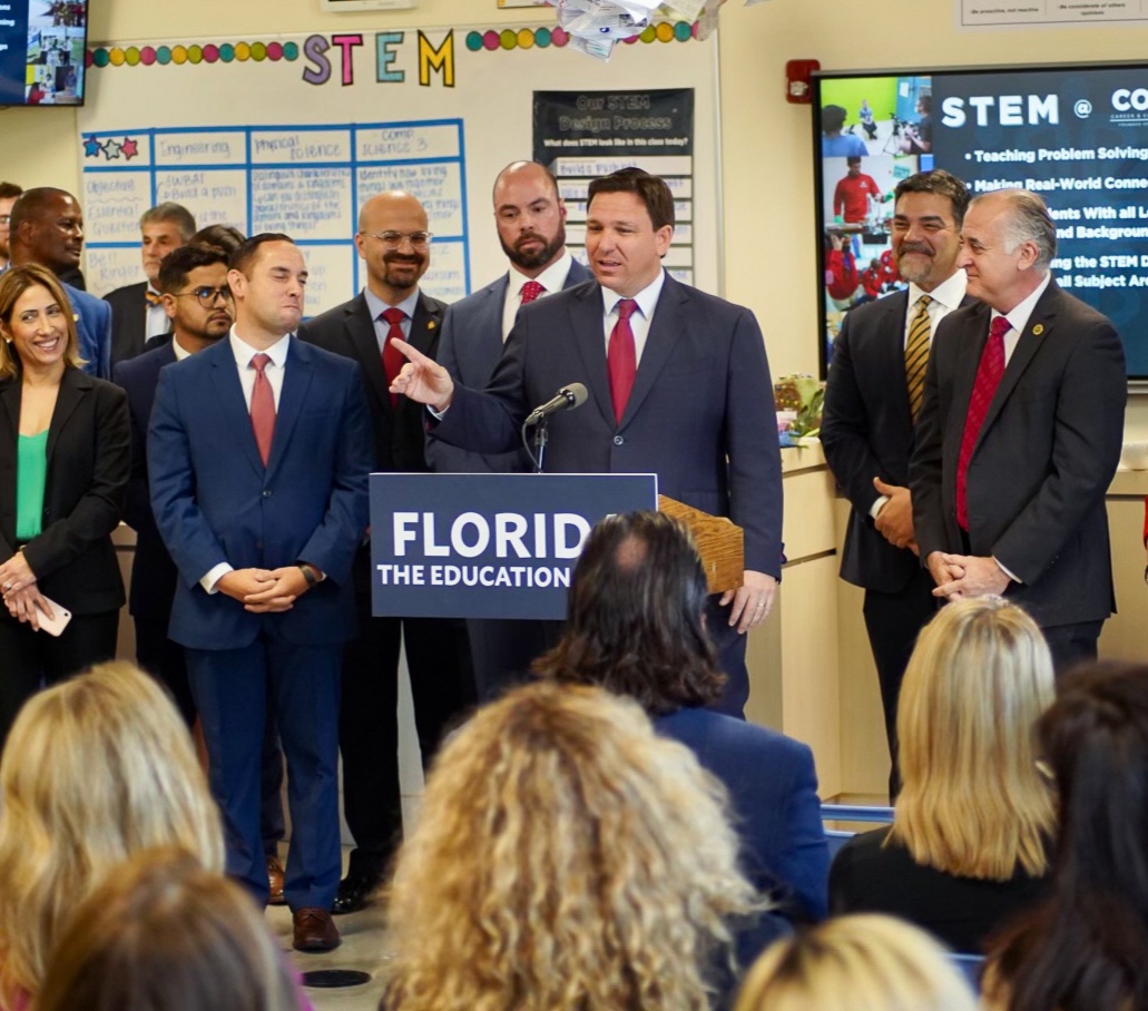 El gobernador de Florida amenaza con enviar a inmigrantes a Delaware, el estado natal de Biden