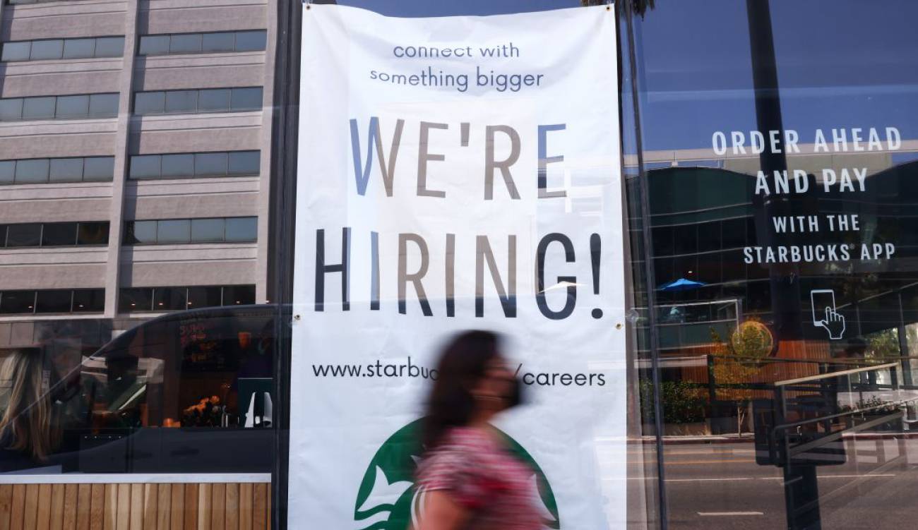 EEUU registra un récord de 11,5 millones de empleos vacantes