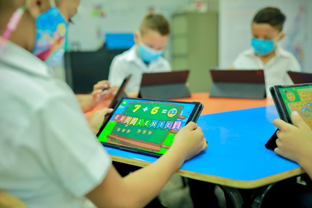 MINED continúa la entrega de tablets en escuelas públicas y escuelas de Educación Especial del país