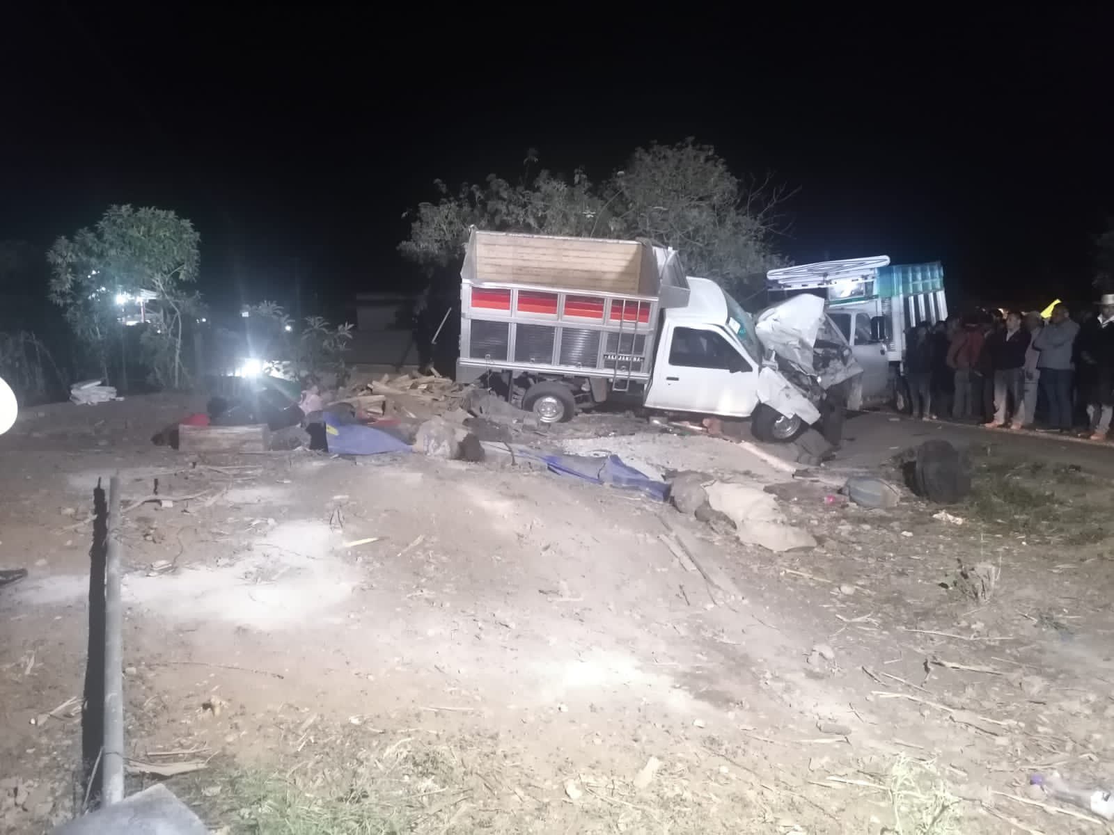 Accidente de camioneta que transportaba migrantes centroamericanos deja a cuatro fallecidos