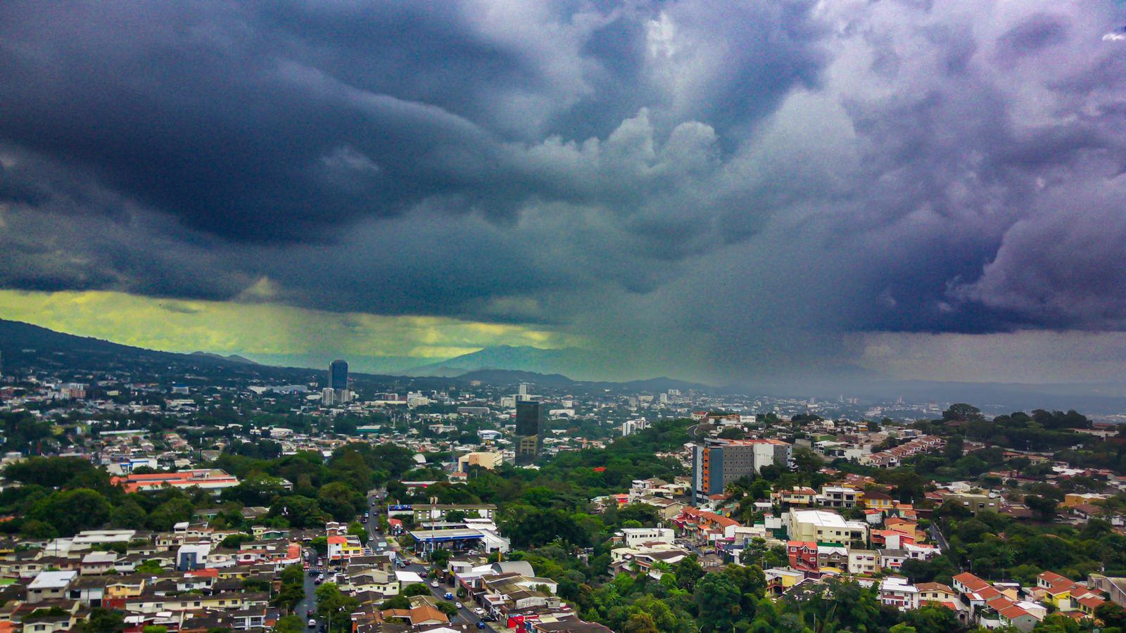 Se emite ALERTA VERDE a nivel nacional debido a lluvias y presencia de baja presión atmósferica en Centroamérica
