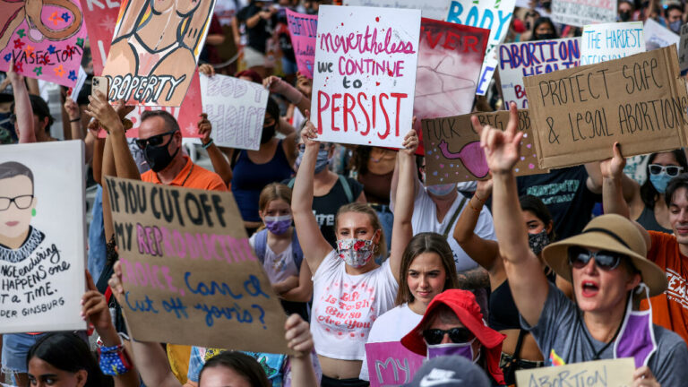 Manifestantes se concentran en Nueva York para protestar contra la decisión del Supremo sobre el aborto