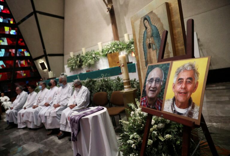 Ordenan despliegue de militares en Chihuahua para encontrar al responsable del asesinato de dos sacerdotes