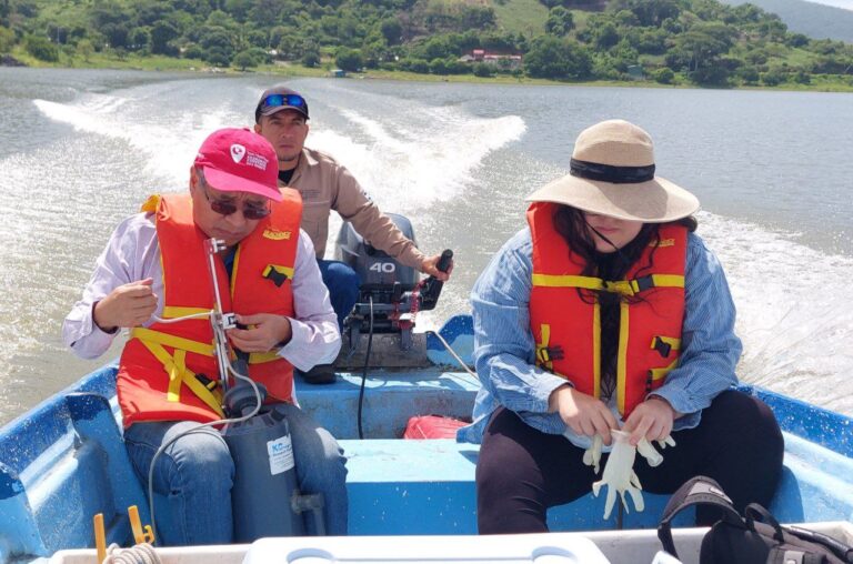 Mortandad de peces en el Lago de Güija puede derivarse de las concentraciones de cianobacterias según LABTOX-UES