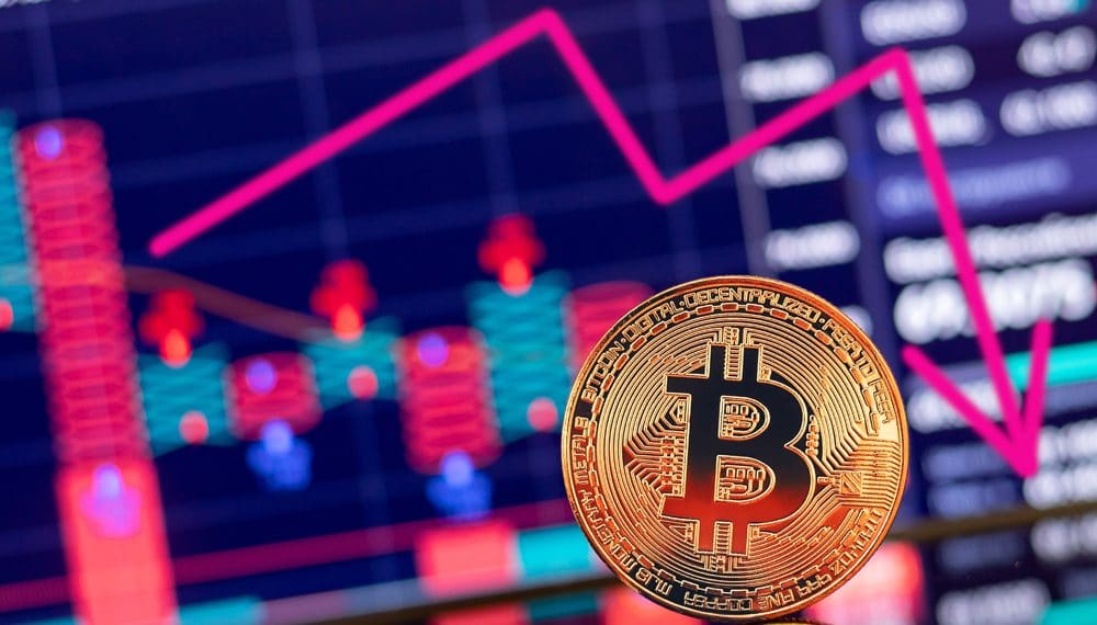Se desploma el precio del Bitcoin a su nivel más bajo en meses