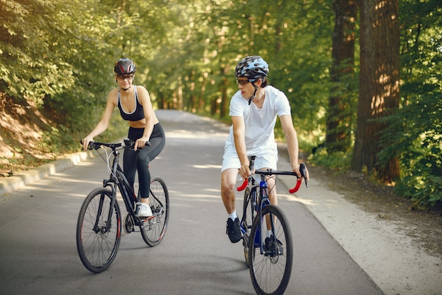 Andar en bicicleta durante 20 minutos diarios reduce el riesgo de mortalidad según la OMS