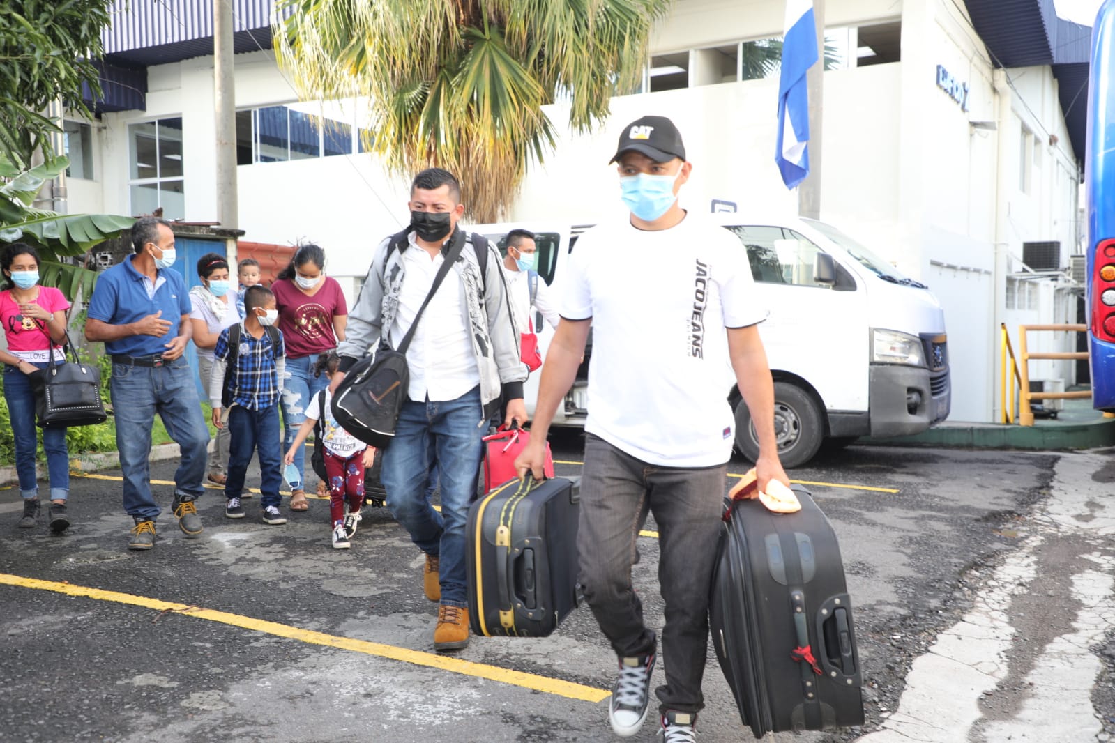 Un nuevo contingente de salvadoreños viaja a trabajar a Canadá bajo el Programa de Migración Laboral